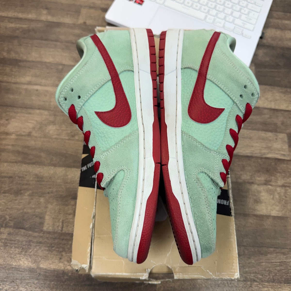 Nike SB Dunk Low Medium Mint Gym Red Size 9 (Pre-Owned) - Image 5