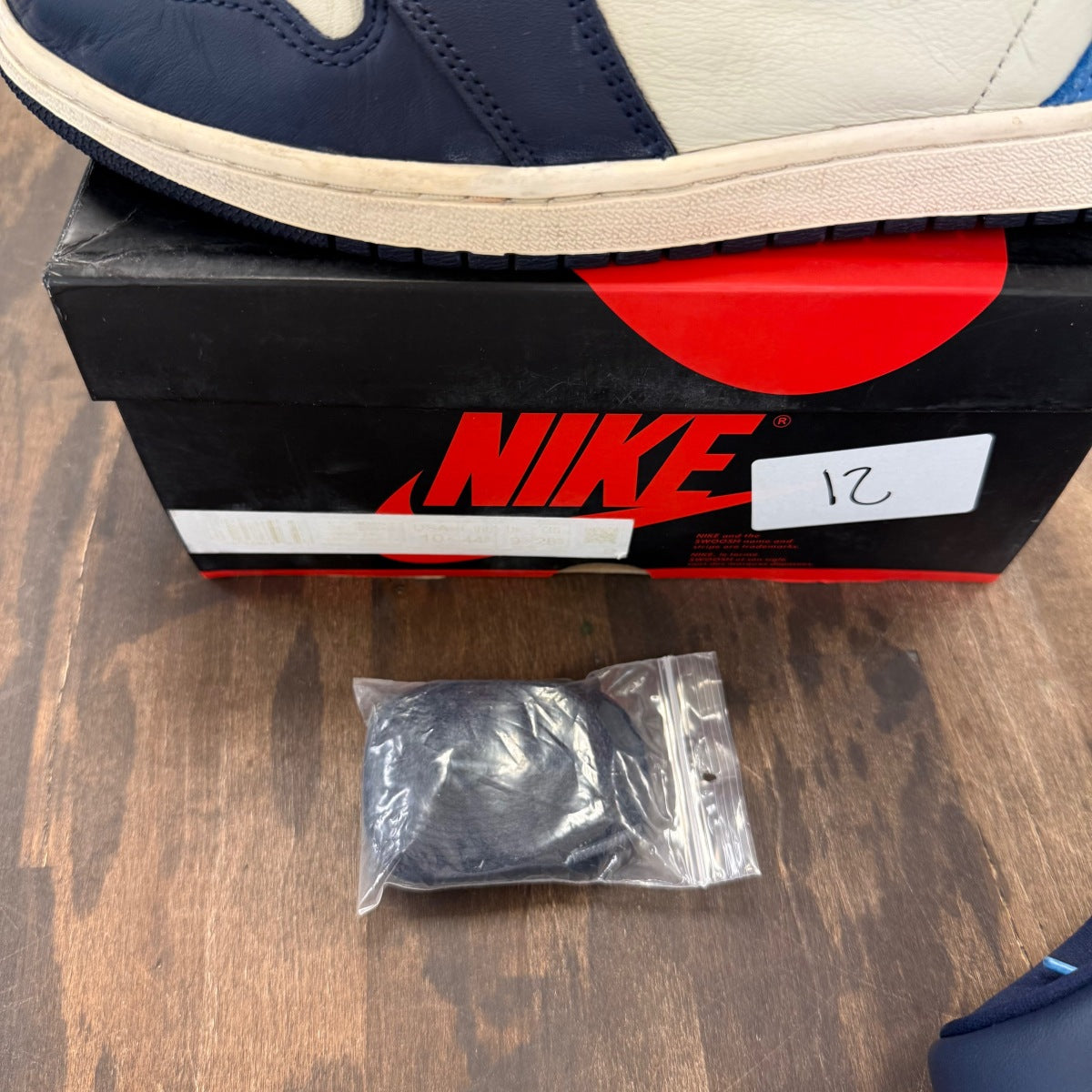 Jordan 1 Retro High Obsidian Size 10.5 (Pre-Owned) - Image 6