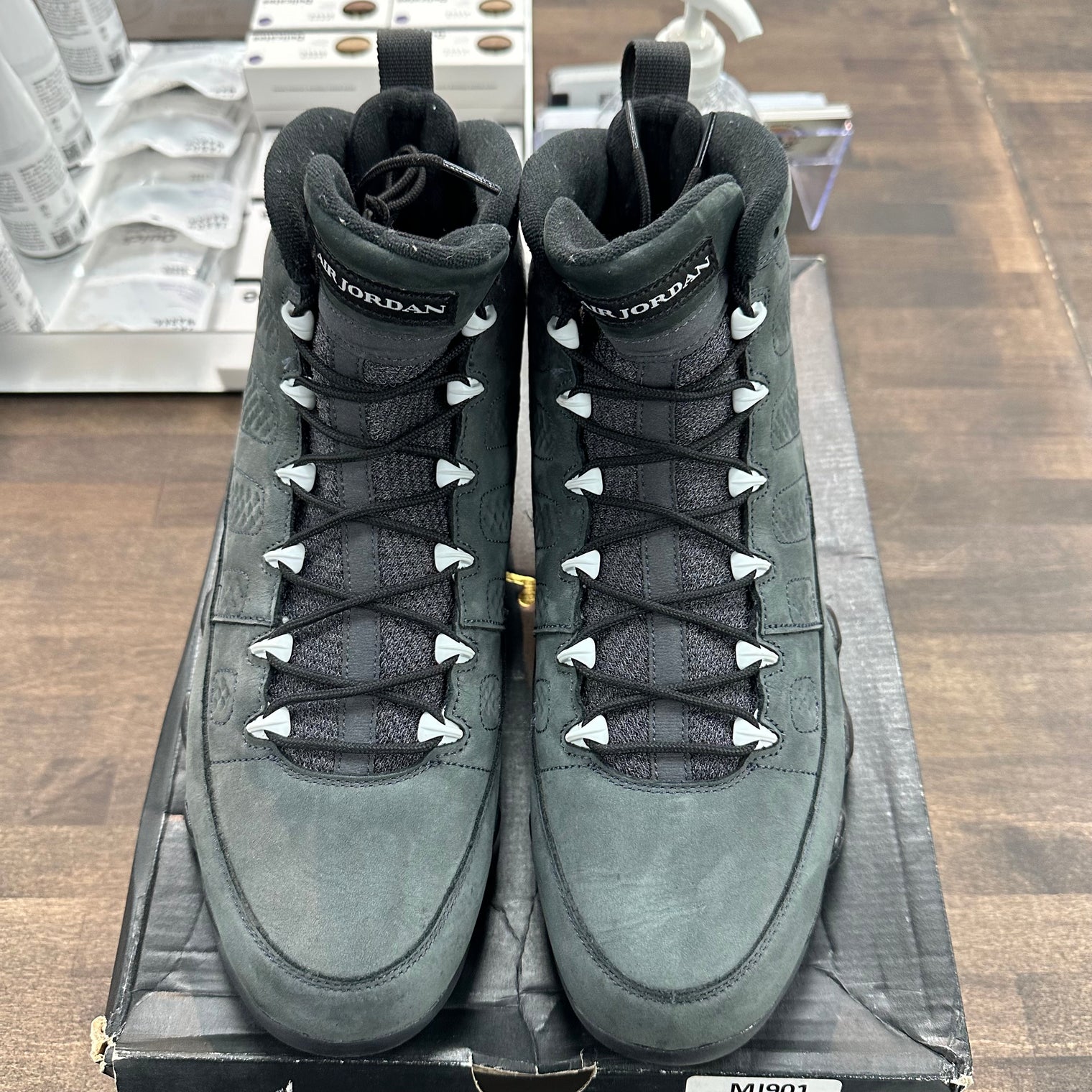 Anthracite Jordan 9 Retro (Used)