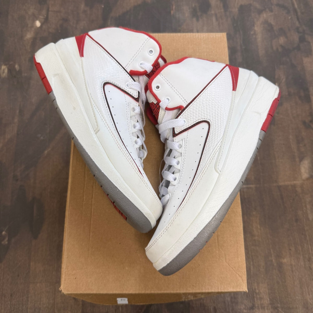 Jordan 2 Retro White Red (2014) (GS) Size 4.5Y (Pre-Owned) - Image 1