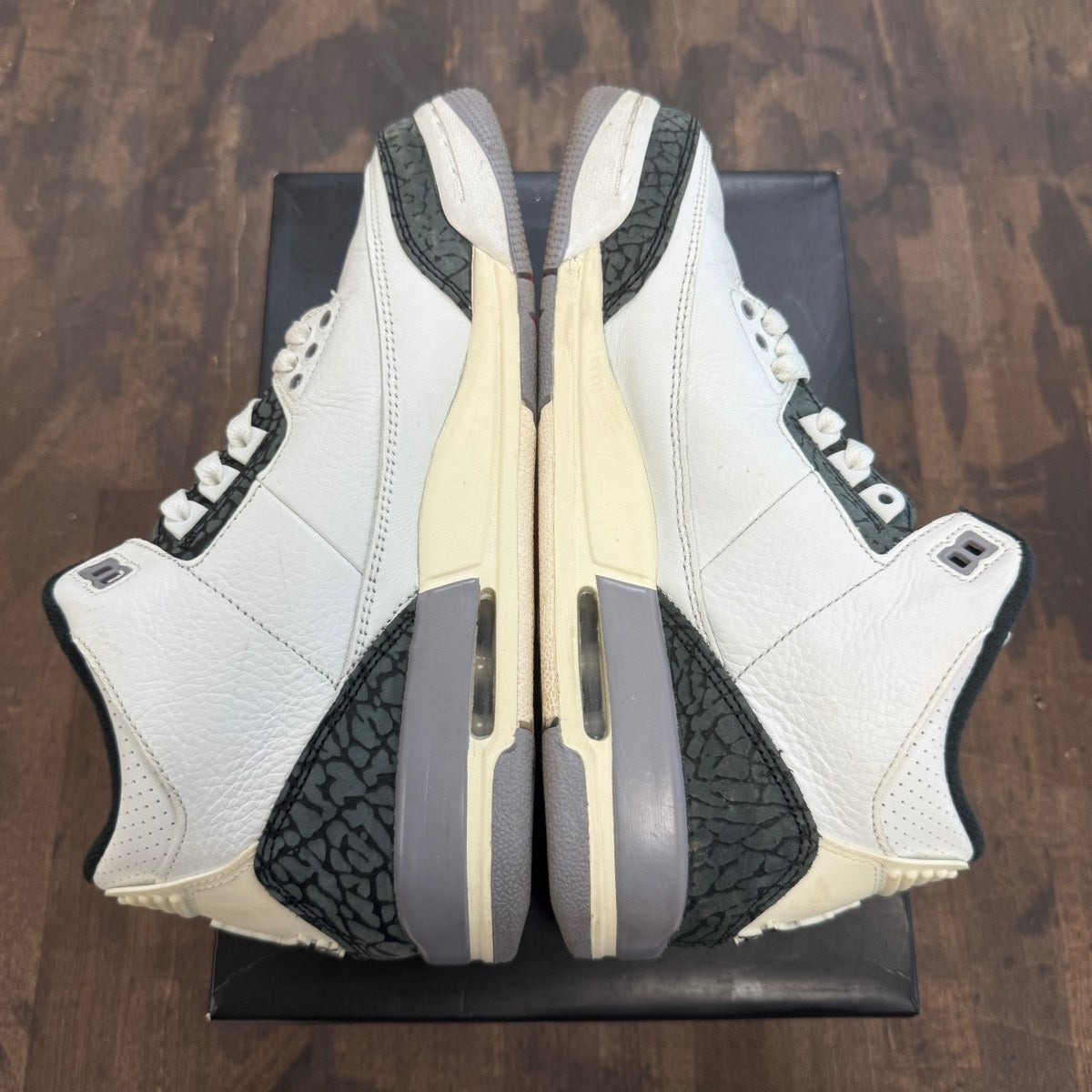 Jordan 3 Retro Cement Grey (GS) Size 7Y (Pre-Owned) - Image 4