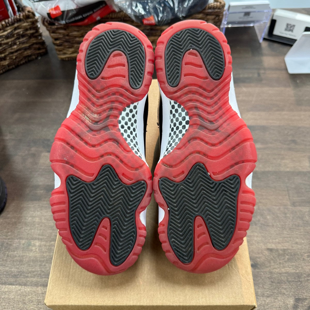 Jordan 11 Retro Playoffs Bred (2019) Size 7.5 (Pre-Owned) - Image 5
