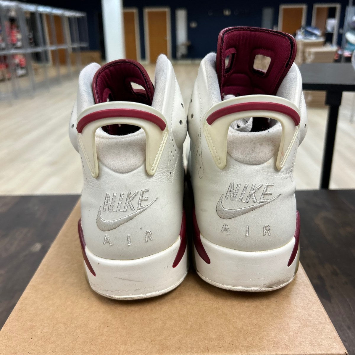 Jordan 6 Retro Maroon (2015) Size 11 (Pre-Owned) - Image 4