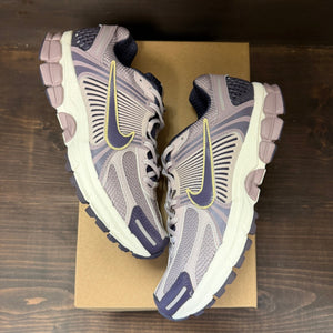 Nike Zoom Vomero 5 Platinum Violet Size 9 (Pre-Owned) - Image 2