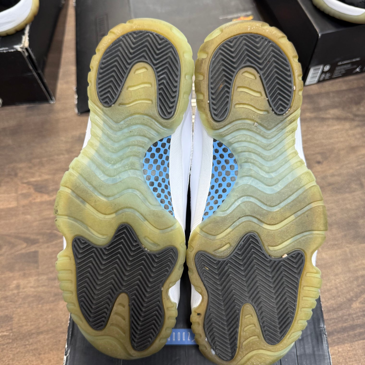 Legend Blue Jordan 11 (2014) (USED)