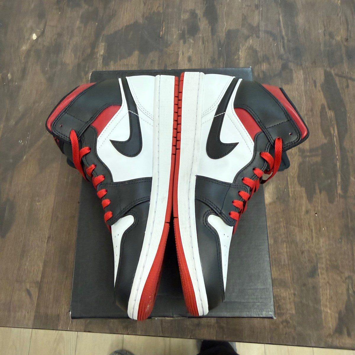 Jordan 1 Mid Gym Red Black Toe - Image 3