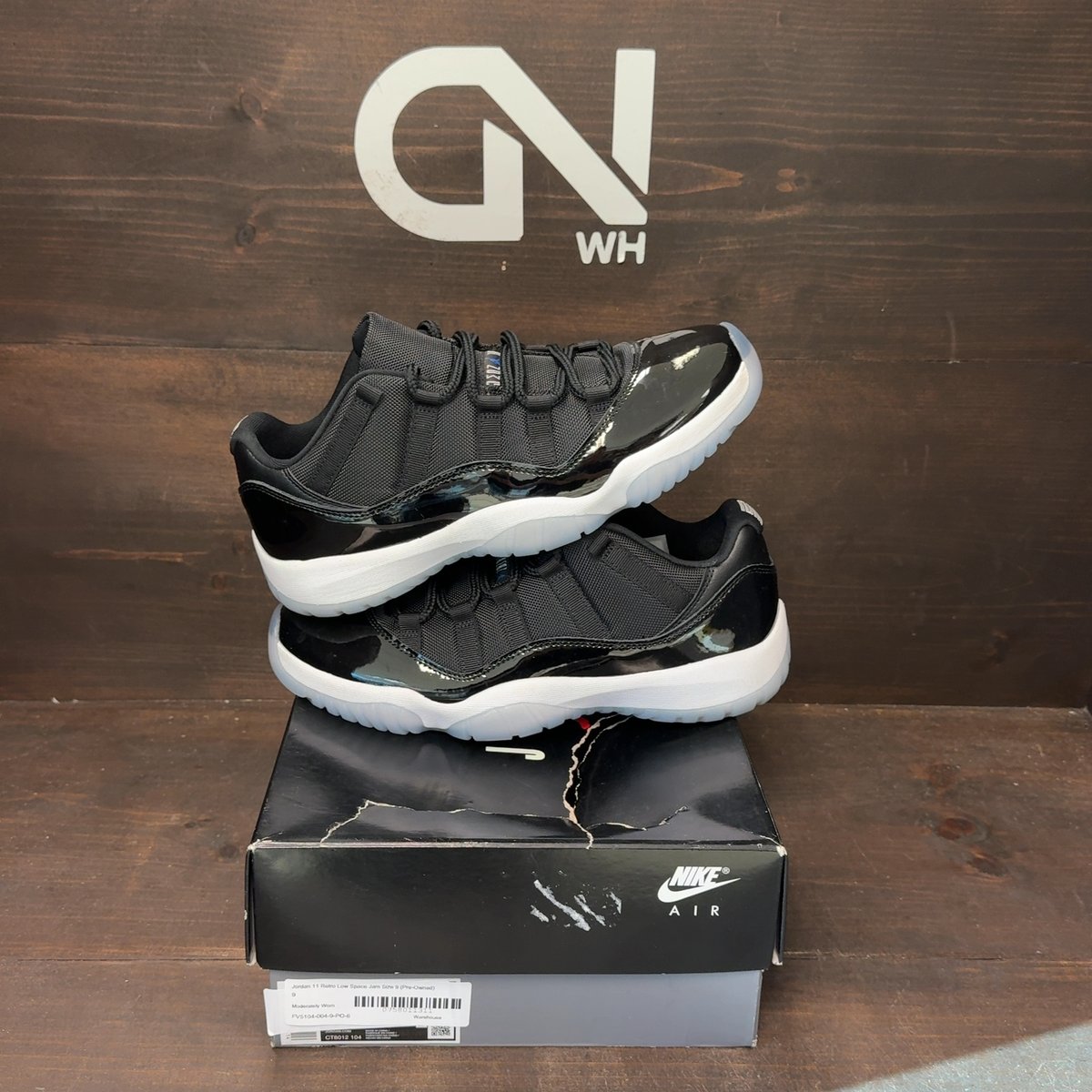 Jordan 11 Retro Low Space Jam Size 9 (Pre-Owned) - front