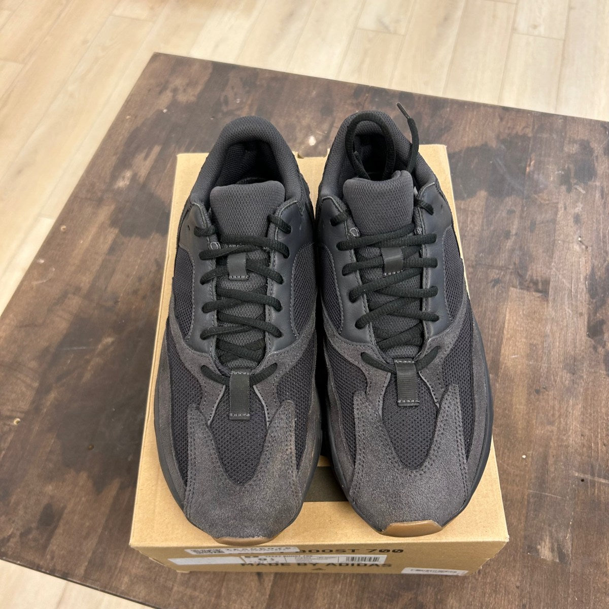 adidas Yeezy Boost 700 Utility Black Size 9.5 (Pre-Owned)