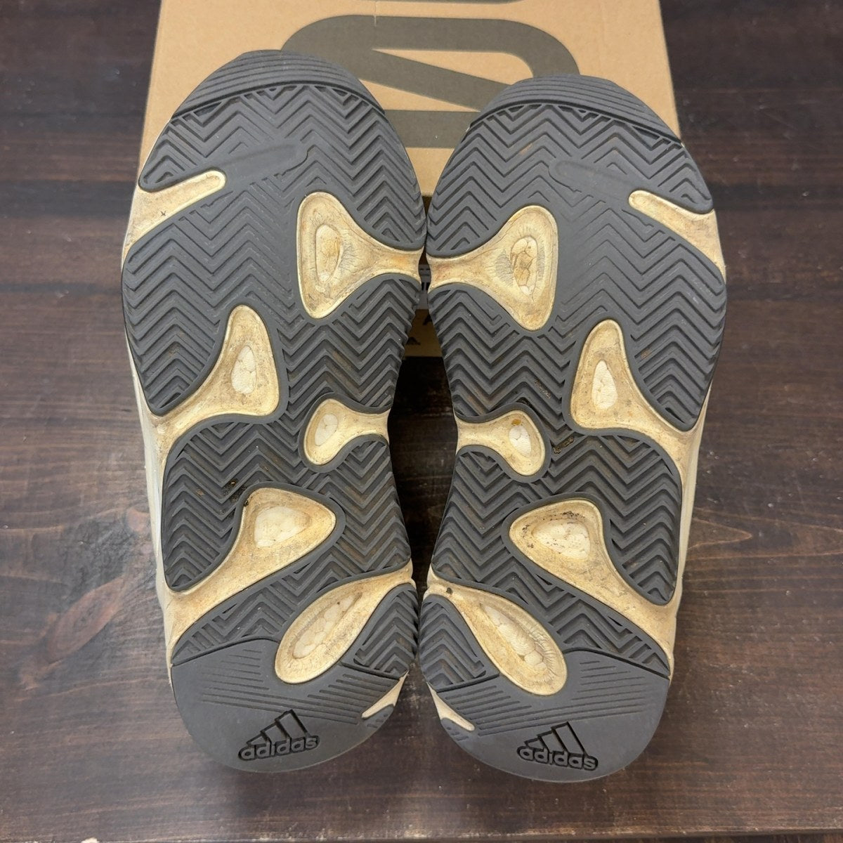 adidas Yeezy Boost 700 Analog Size 7 (Pre-Owned) - aux