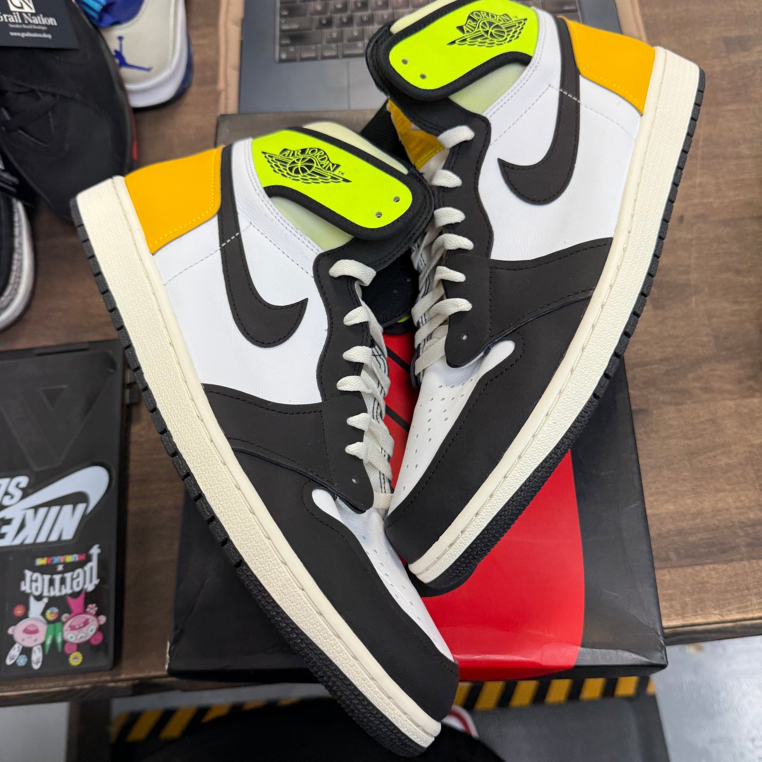 Volt Jordan 1 High (USED)