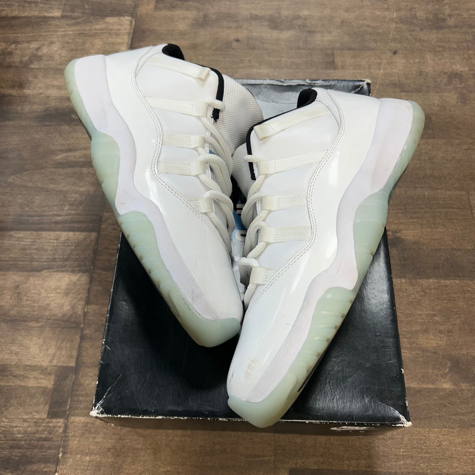 Legend Blue Jordan 11 Low (USED)