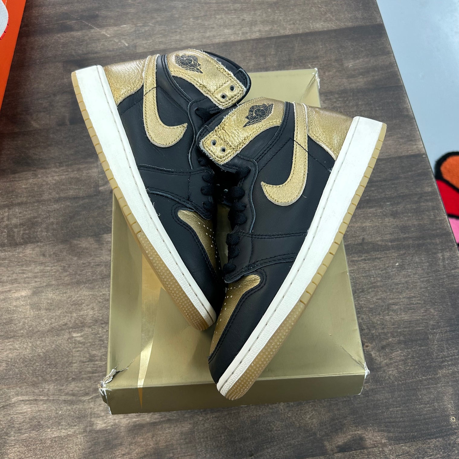 Black Metallic Gold Jordan 1 High (GS) (USED)