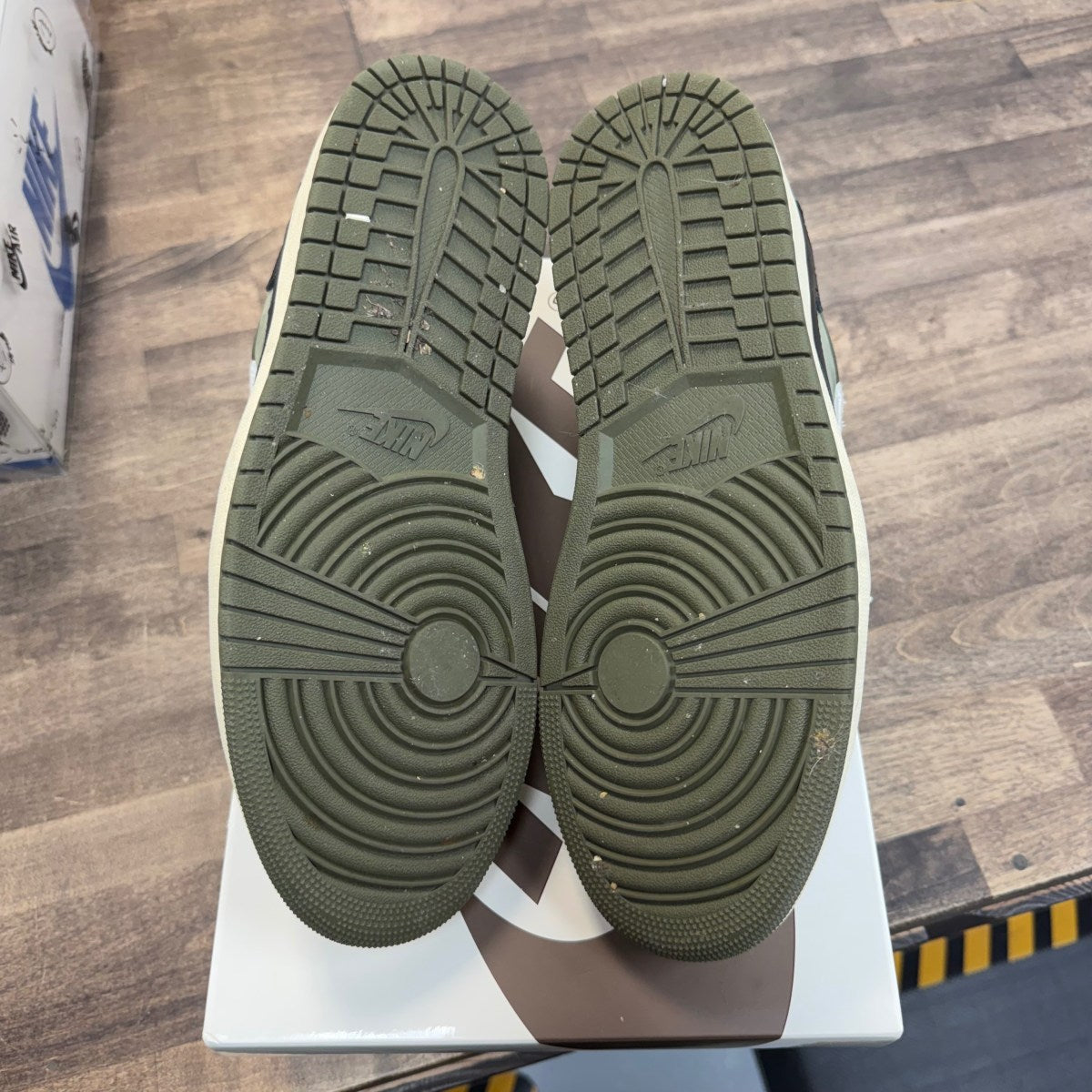 Jordan 1 Retro Low OG SP Travis Scott Medium Olive - Image 4