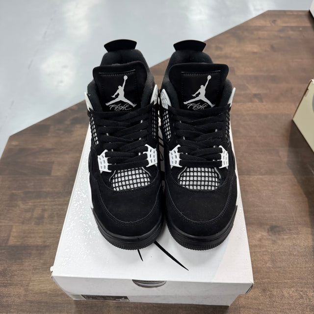 White Thunder Jordan 4 (USED)