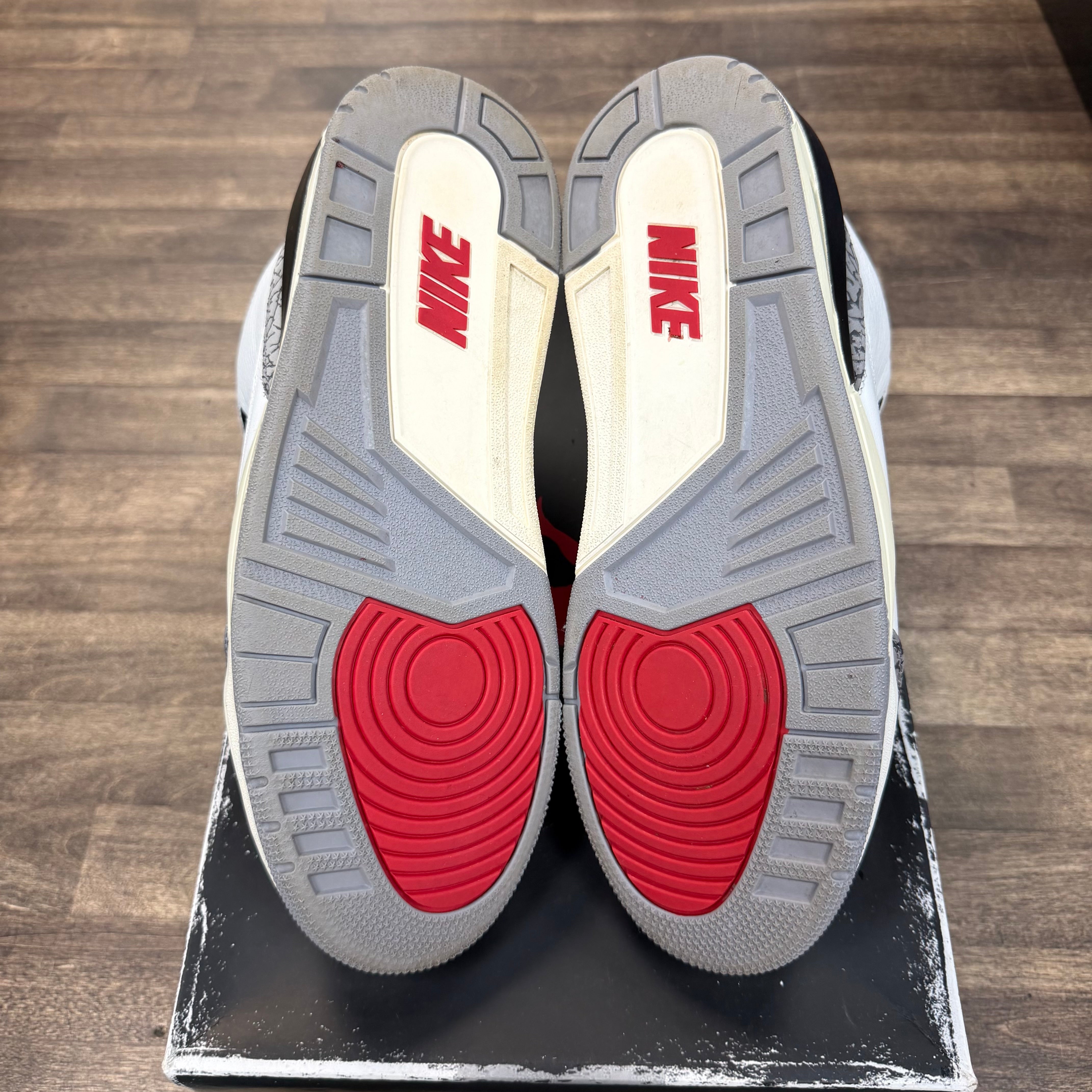 Jordan White Cement Reimagined Jordan 3 Retro (USED) Size 10.5 (Pre-Owned) - Image 4