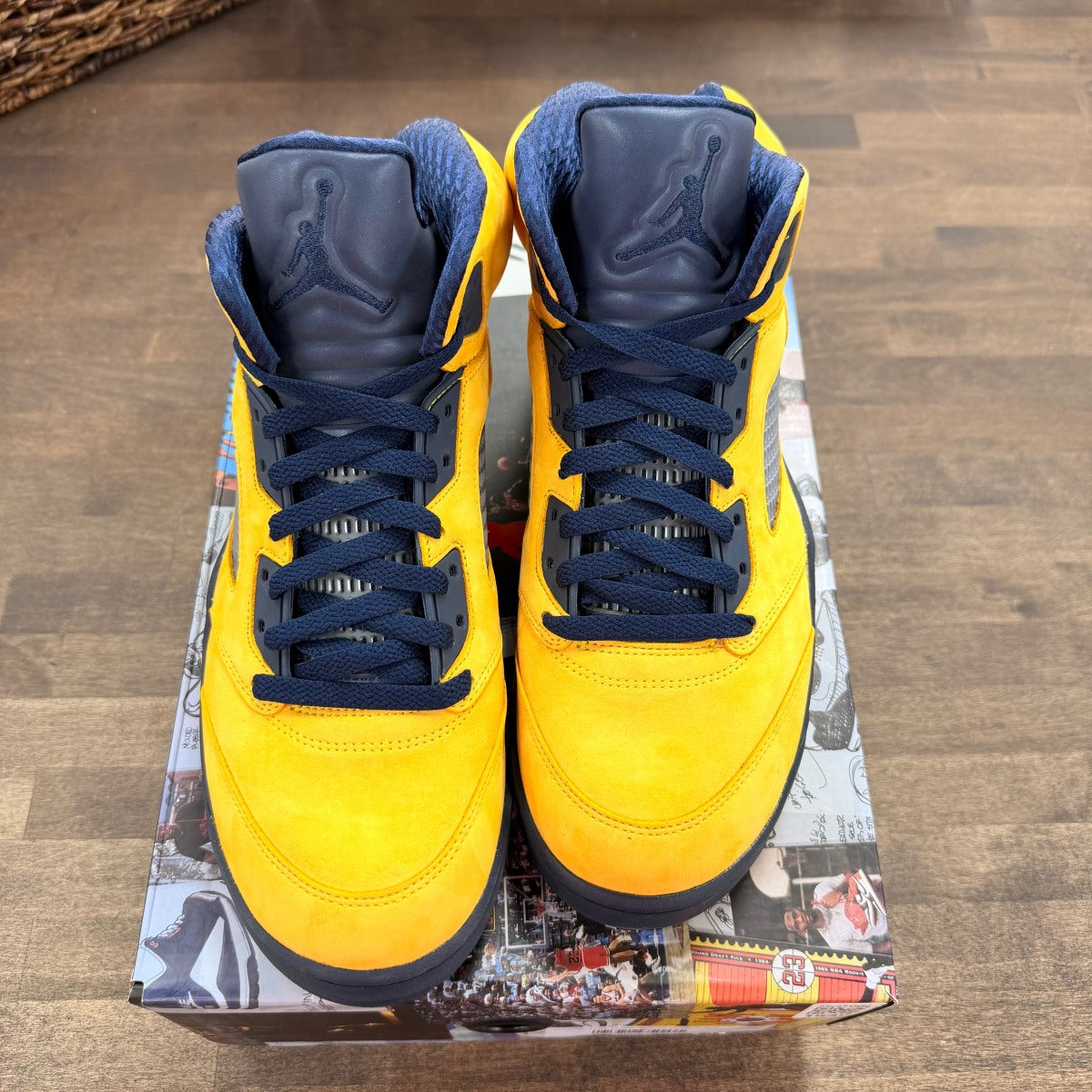 Jordan 5 Retro Michigan (2019) Size 10 (Pre-Owned) - Image 2