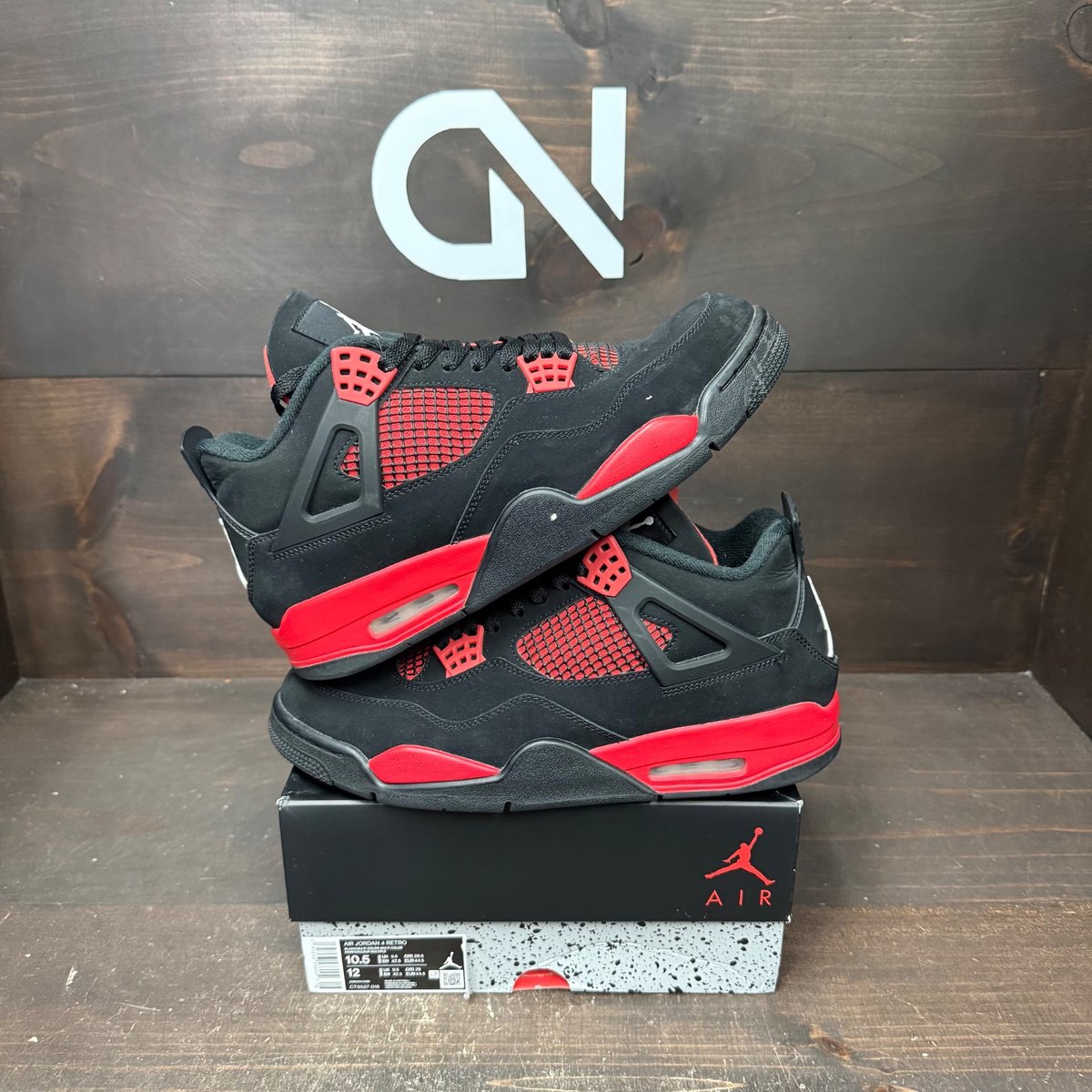 Jordan 4 Retro Red Thunder Size 10.5 (Pre-Owned) - front