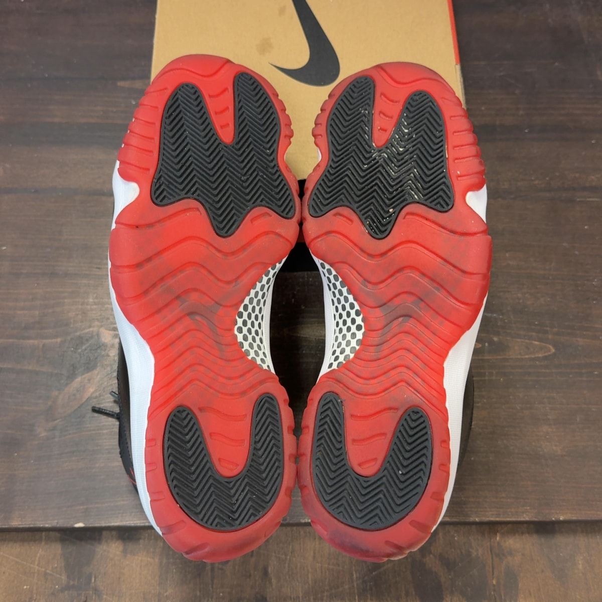 Jordan 11 Retro Playoffs Bred (2019) Size 11.5 (Pre-Owned) - Image 9