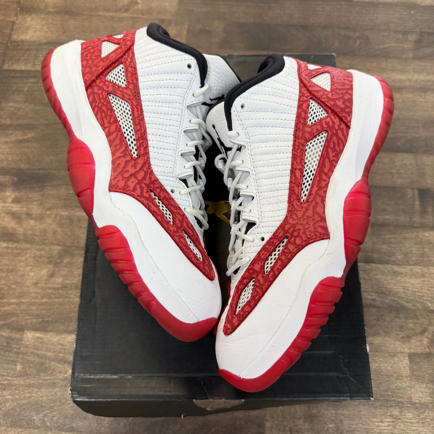 White Gym Red Jordan 11 Low IE (USED)
