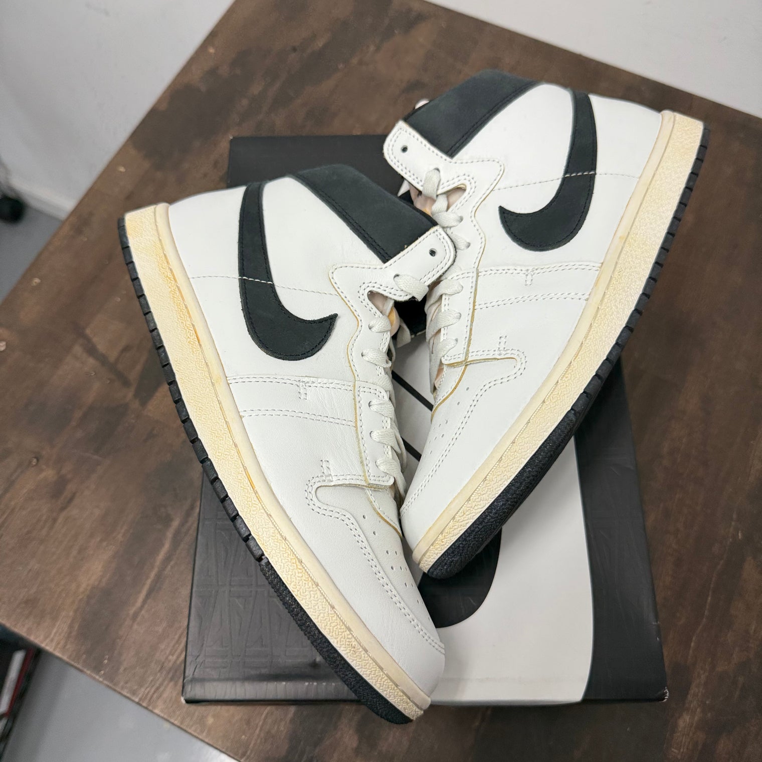 A Ma Maniere White Black Jordan Air Ship PE SP (USED)