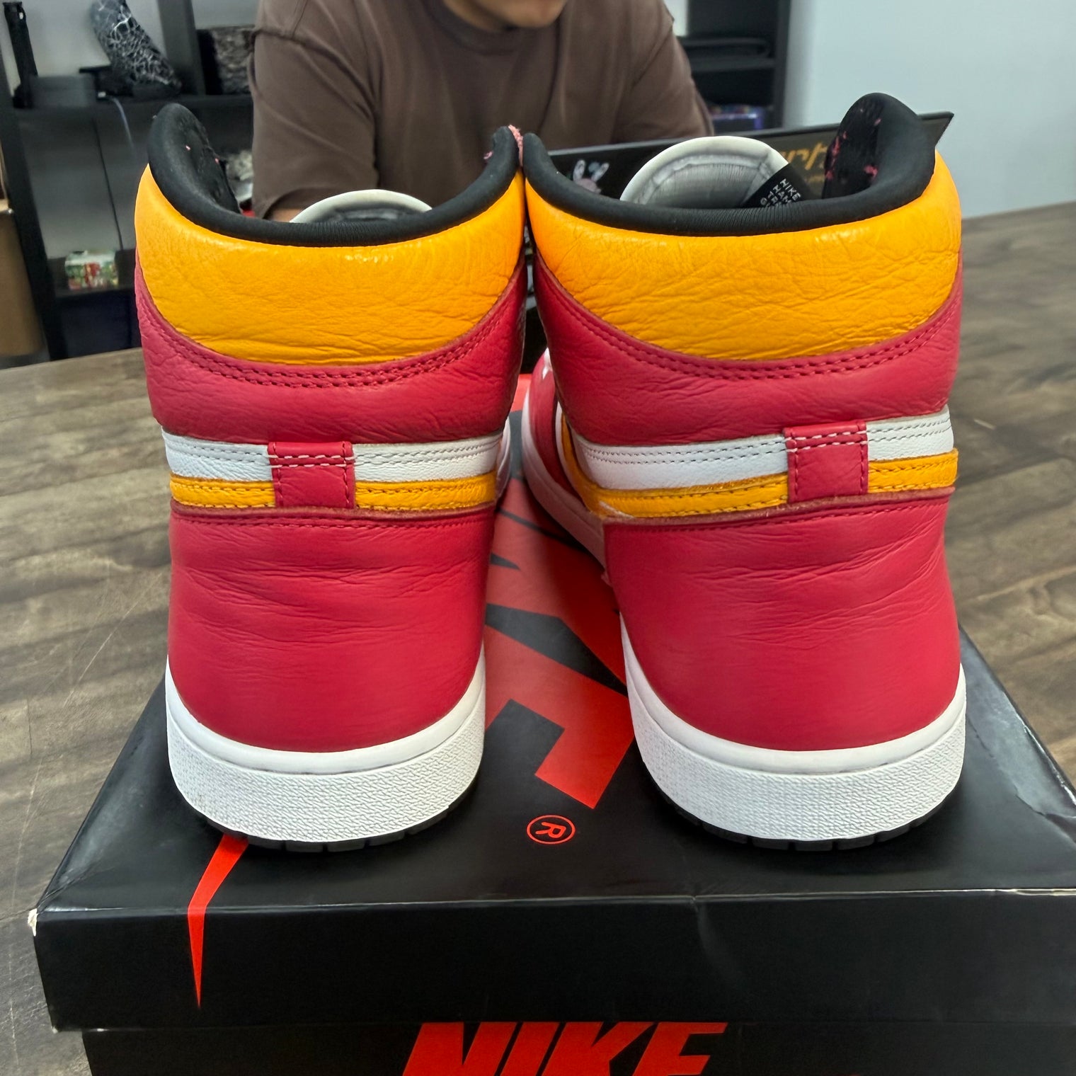 Jordan 1 Retro High OG Light Fusion Red (USED)