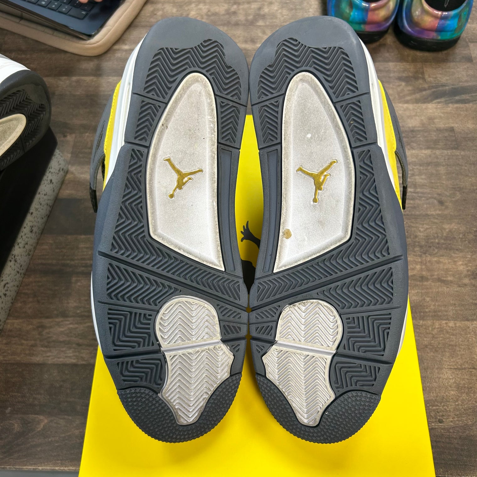 Lightning Jordan 4 Retro (Used)