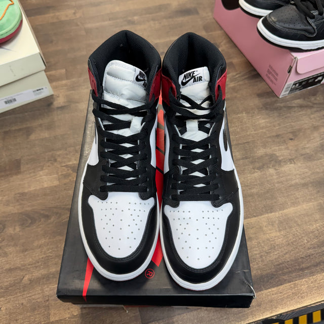 Black Toe Jordan 1 Retro (2016) (Lightly Worn)