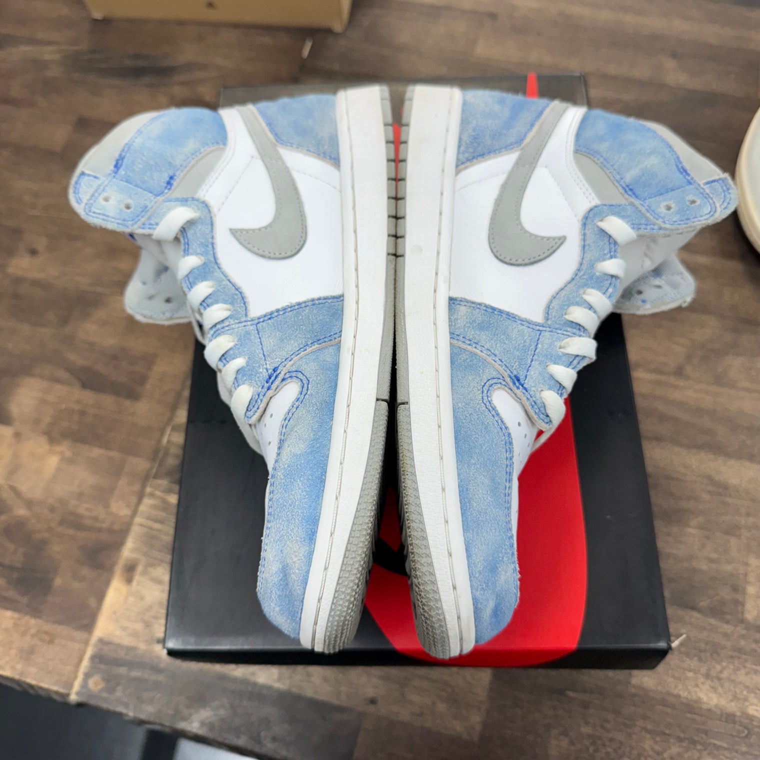 Hyper Royal Jordan 1 High (USED)