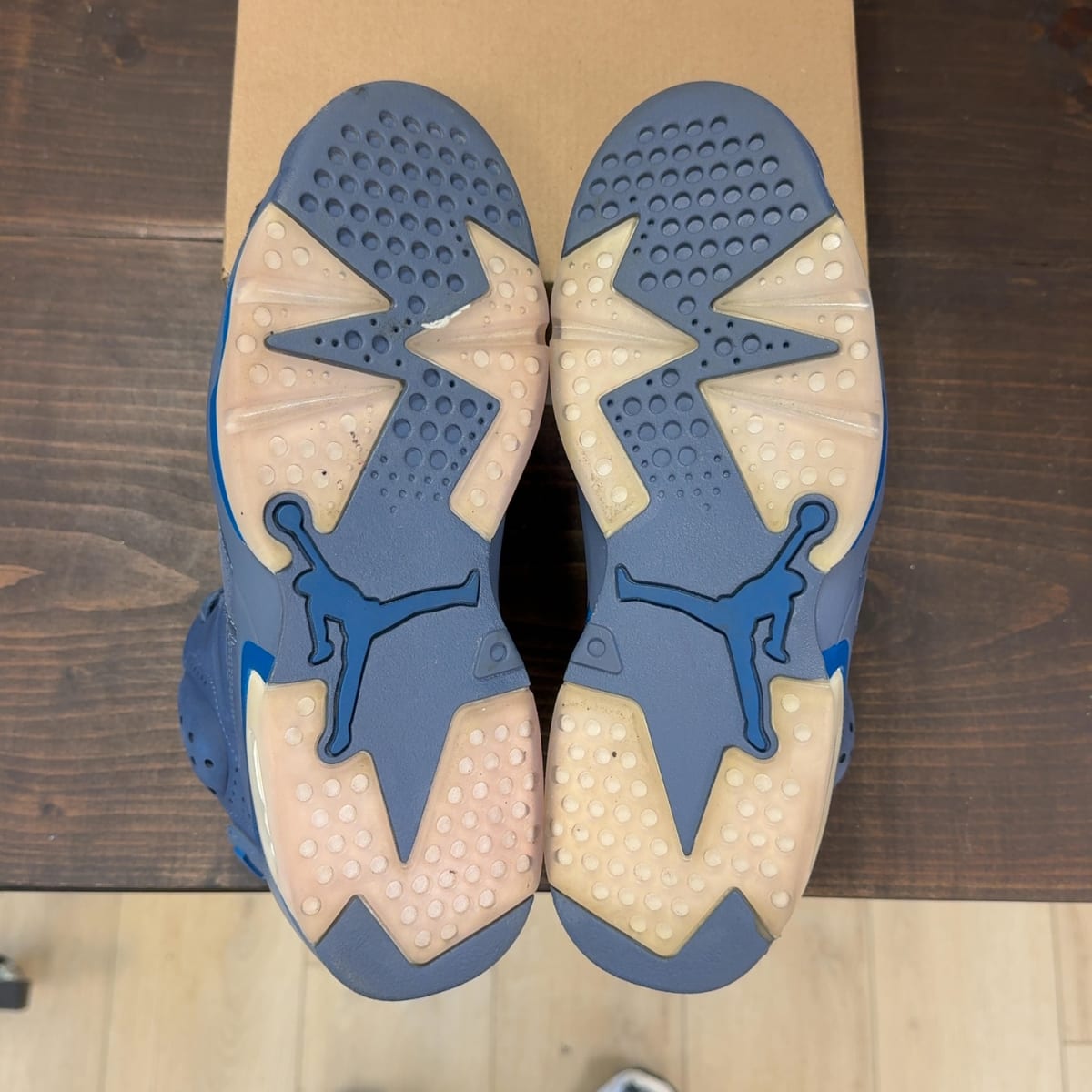 Jordan 6 Retro Diffused Blue Size 8.5 (Pre-Owned) - aux