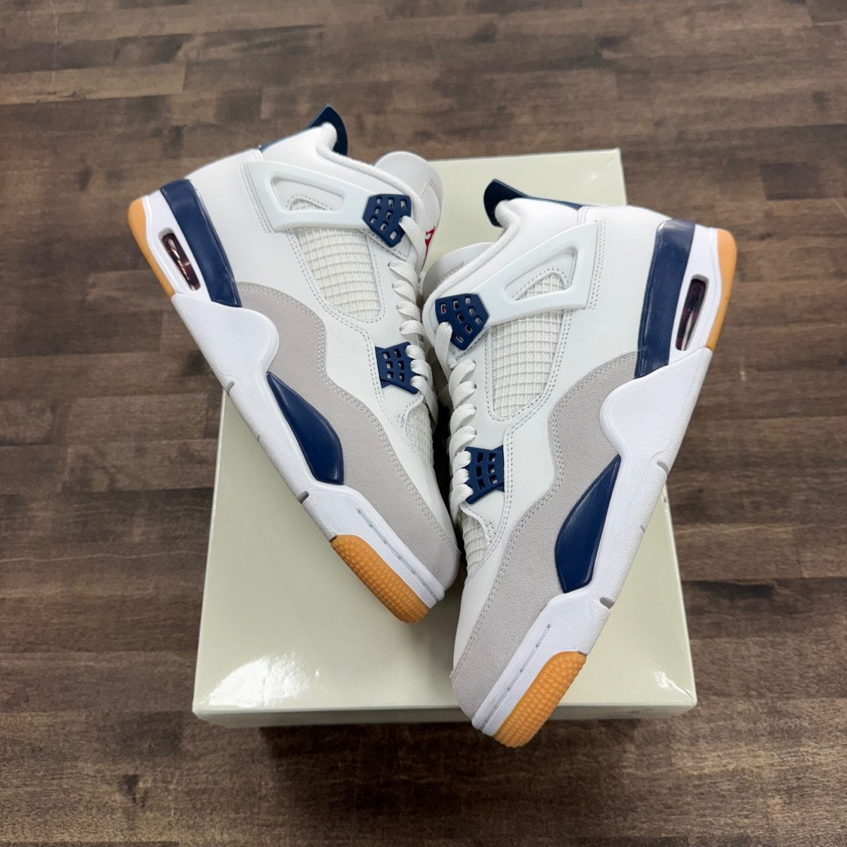Jordan 4 Retro SB Navy Size 10 (Pre-Owned)