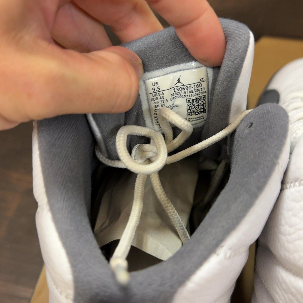 Jordan 12 Retro White Dark Grey Size 9.5 (Pre-Owned) - aux