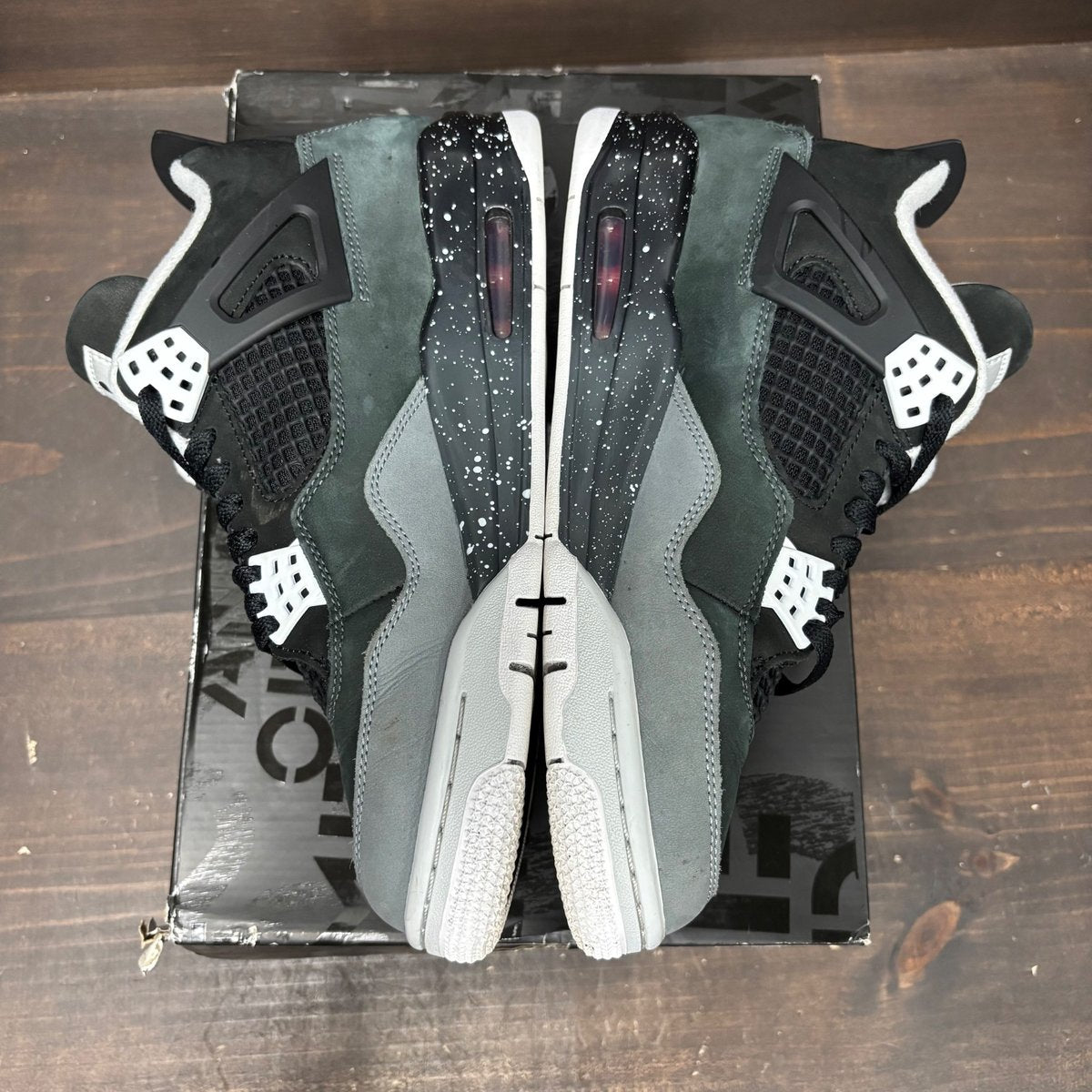 Jordan 4 Retro Fear (2024) Size 8.5 (Pre-Owned) - tag
