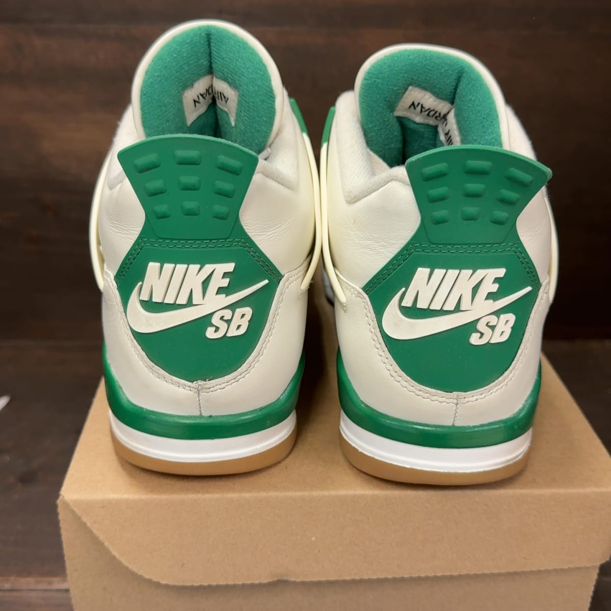 Jordan 4 Retro SB Pine Green Size 8.5 (Pre-Owned) - aux