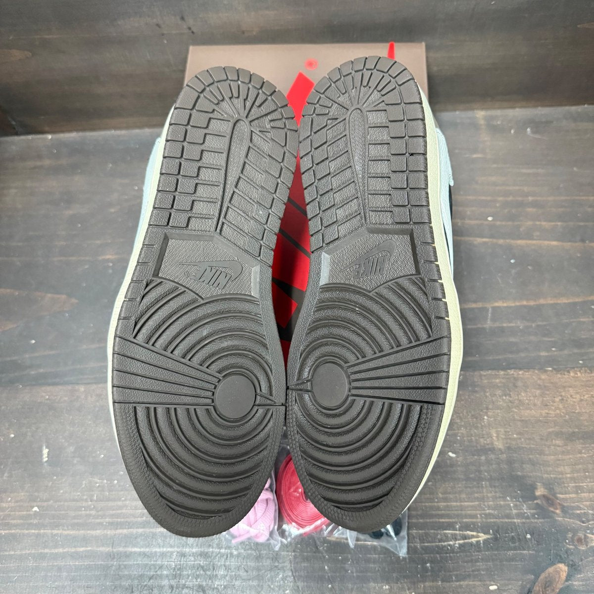 Jordan 1 Retro Low OG SP Travis Scott Mocha Size 8 (Pre-Owned) - box
