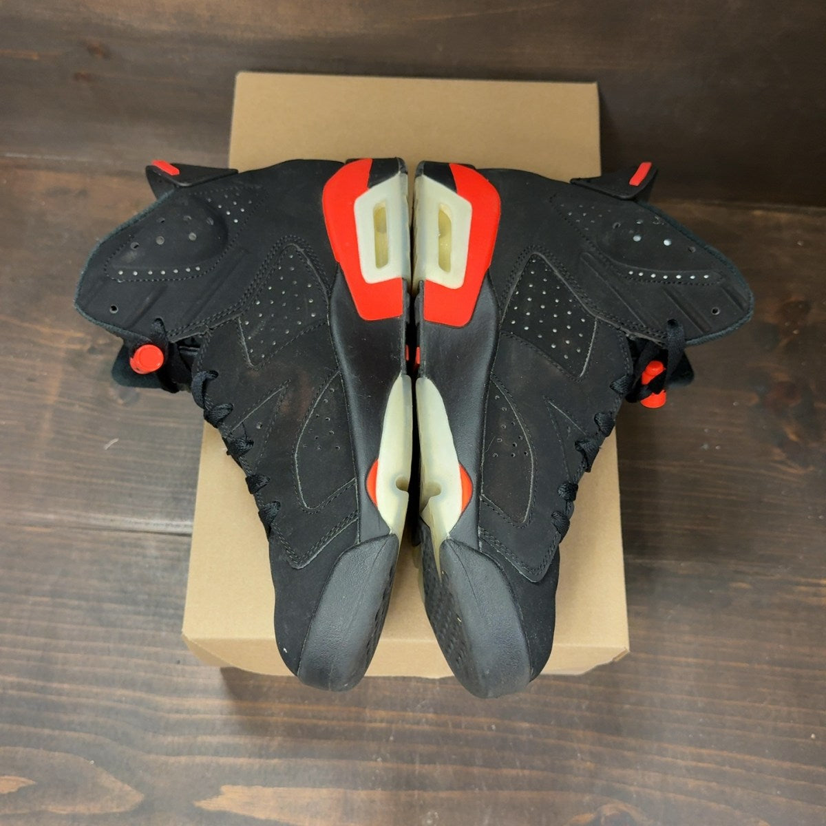 Jordan 6 Retro Black Infrared (2019) Size 8.5 (Pre-Owned) - Image 4