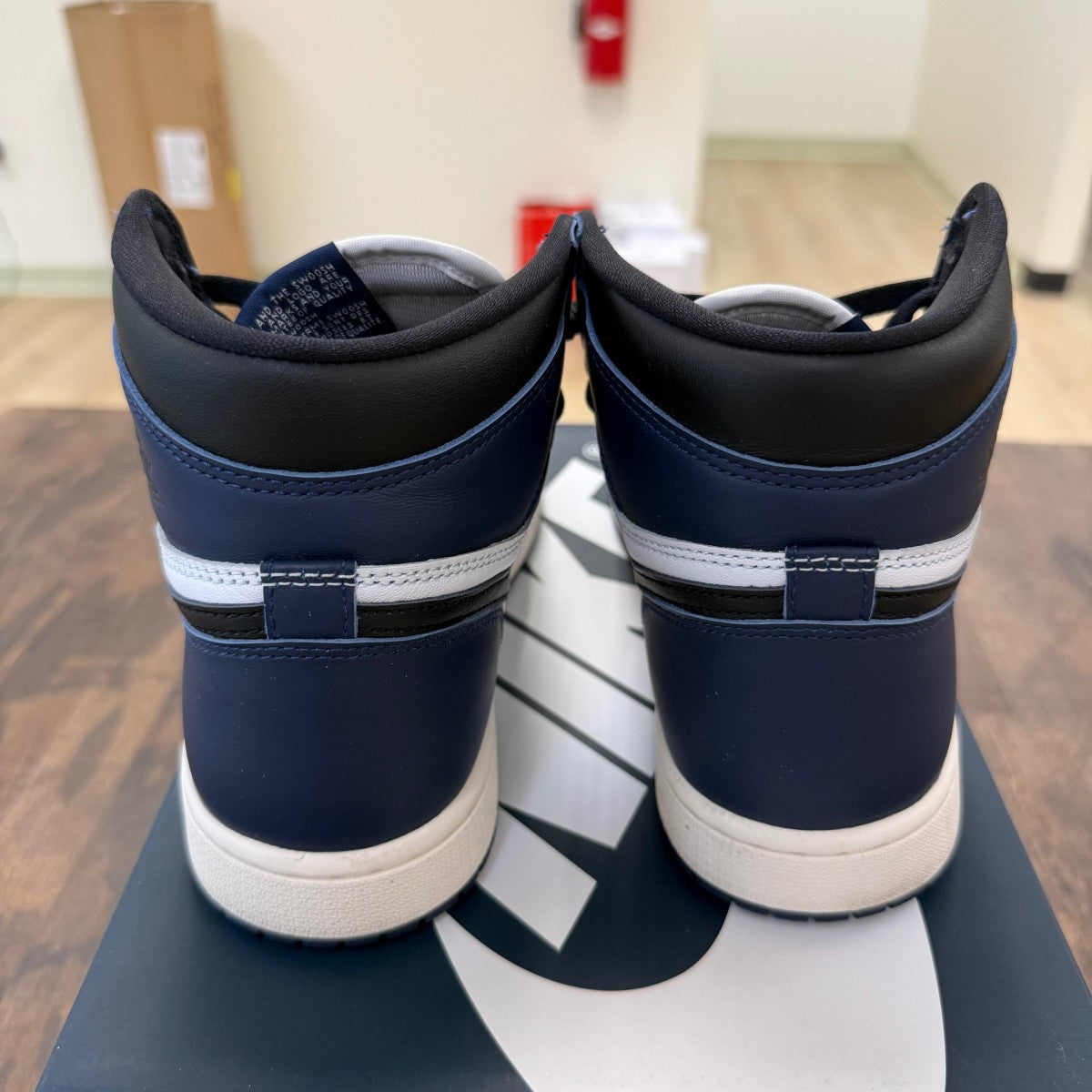 Jordan 1 Retro High OG Midnight Navy - Image 3