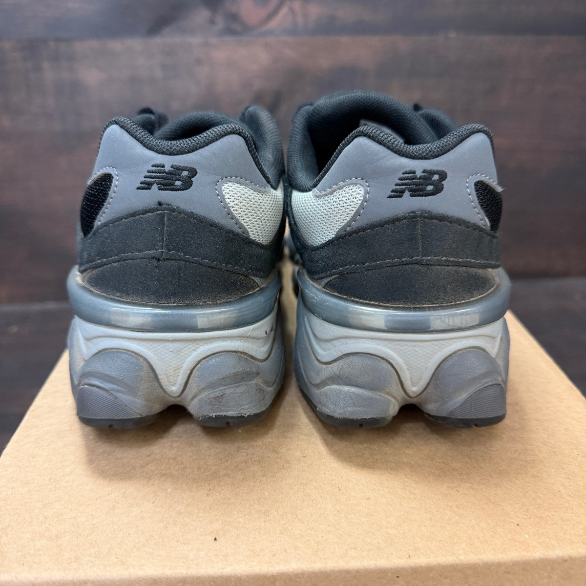 New Balance 9060 Black Grey (GS) Size 5Y (Pre-Owned) - Image 4