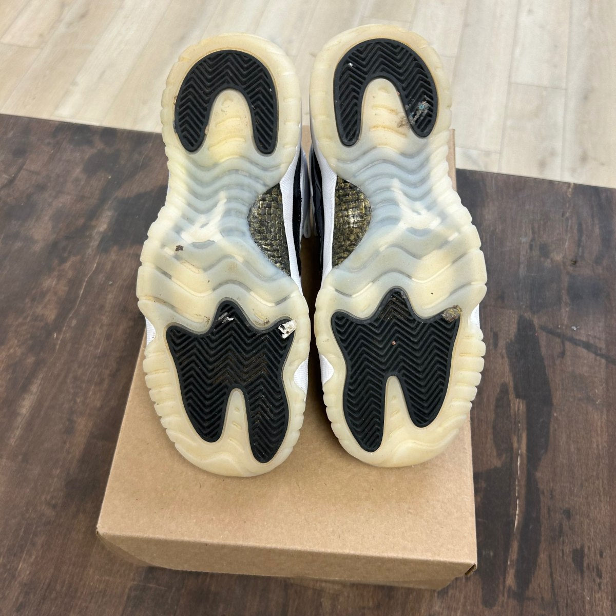 Jordan 11 Retro DMP Gratitude (2023) (GS) Size 6Y (Pre-Owned) - Image 5