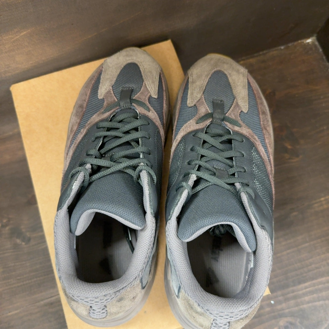 adidas Yeezy Boost 700 Mauve Size 12 (Pre-Owned) - Image 5