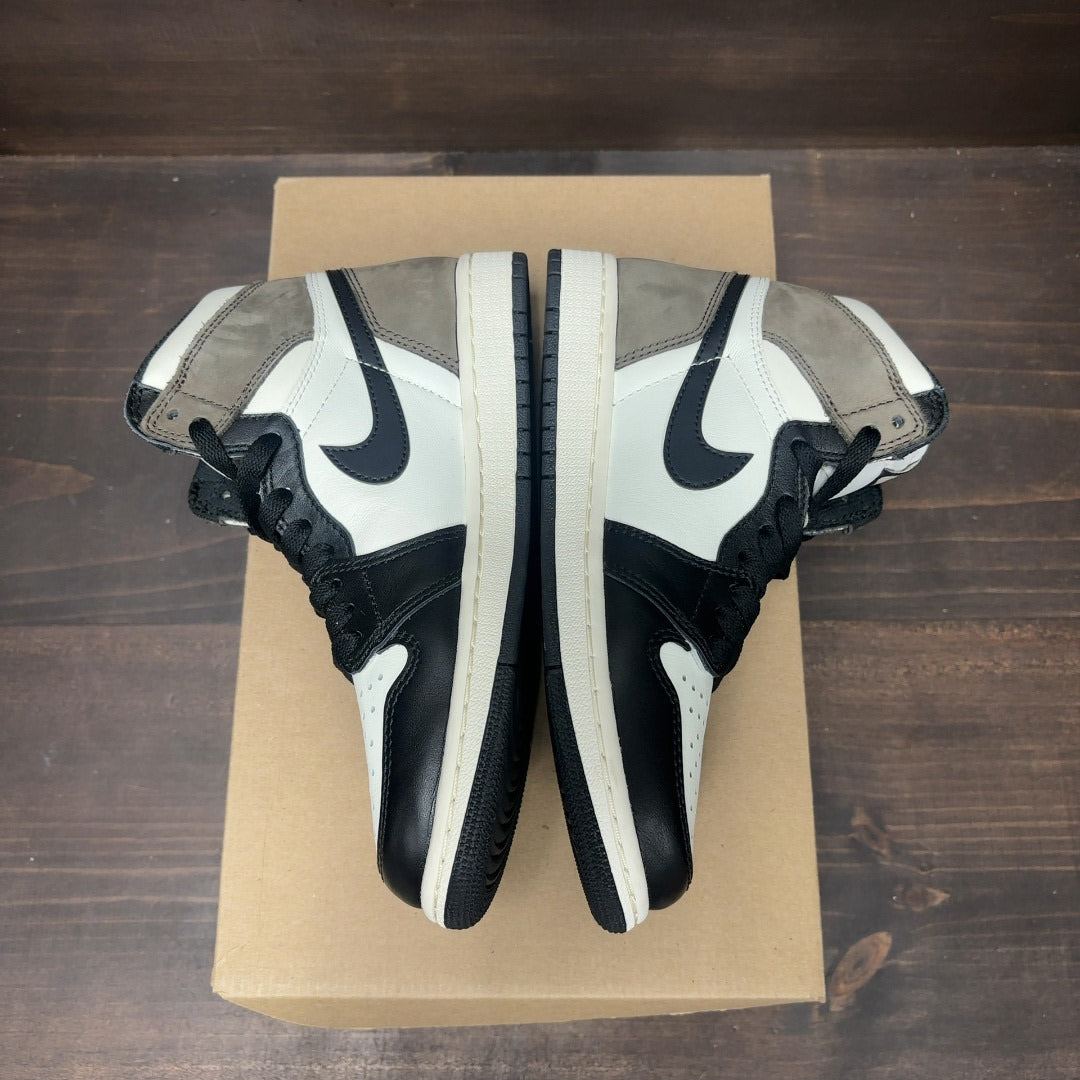 Jordan 1 Retro High Dark Mocha Size 5.5 (Pre-Owned) - Image 4