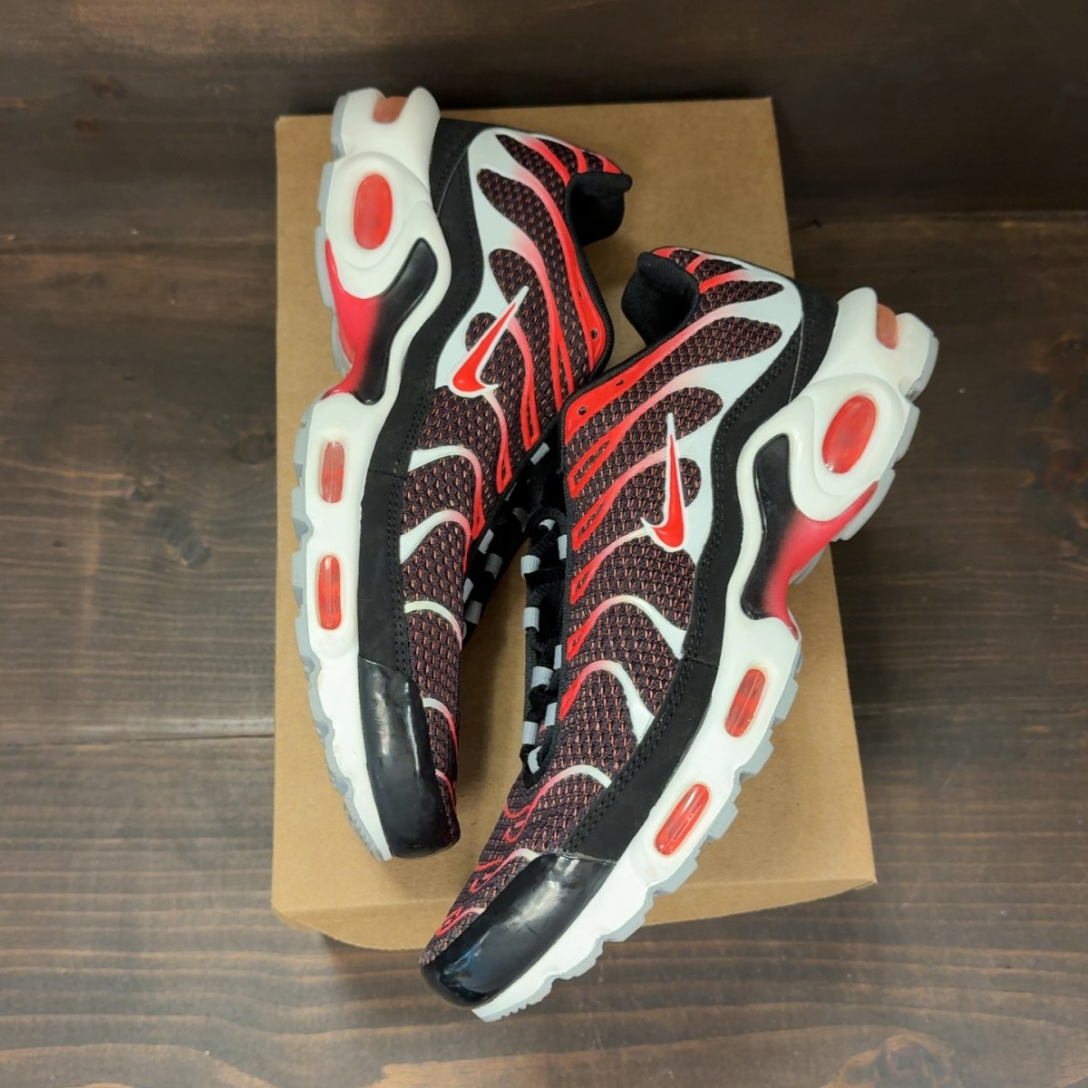 Nike Air Max Plus Hot Lava Size 11 (Pre-Owned) - Image 2
