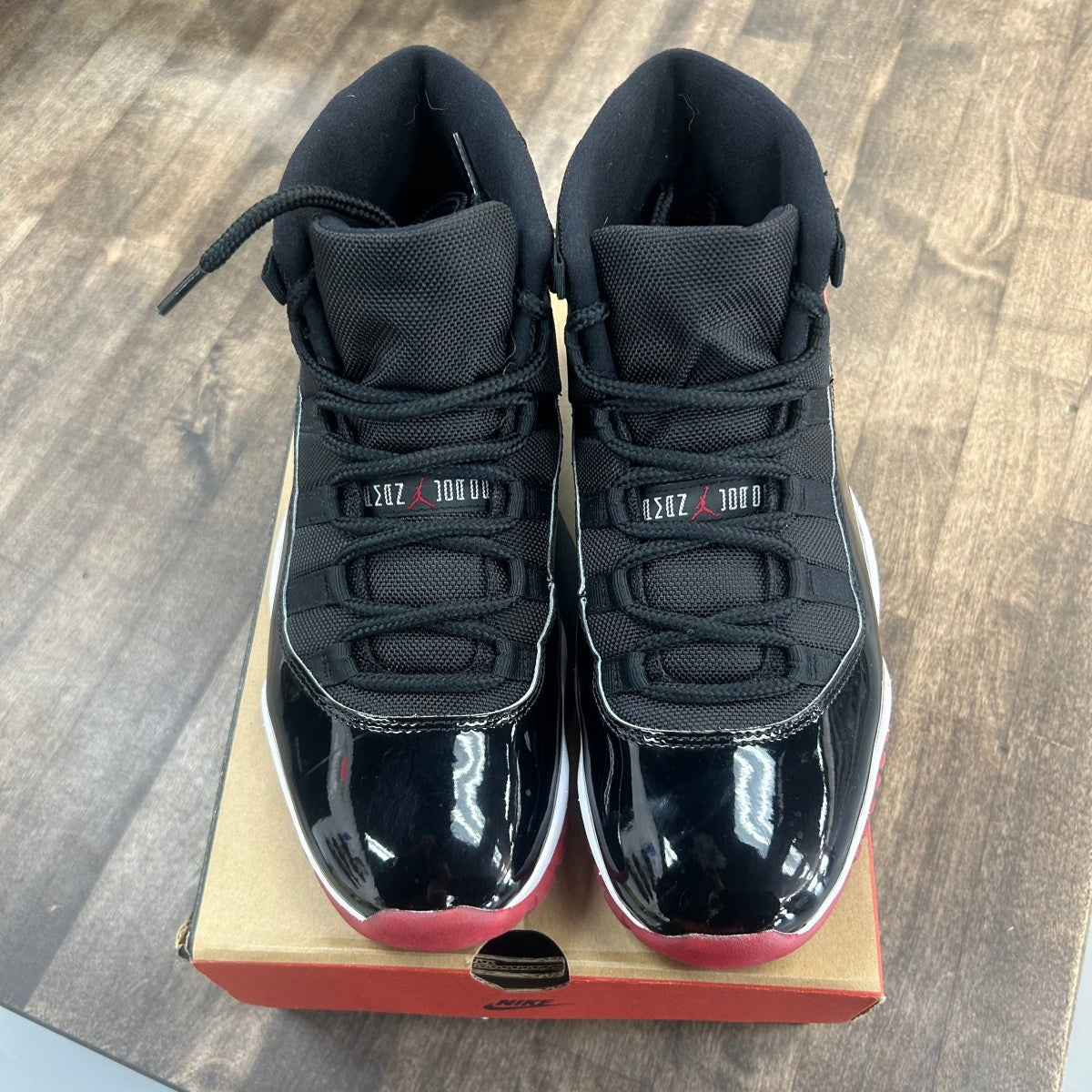Jordan 11 Retro Playoffs Bred (2019) Size 9.5 (Pre-Owned) - Image 2