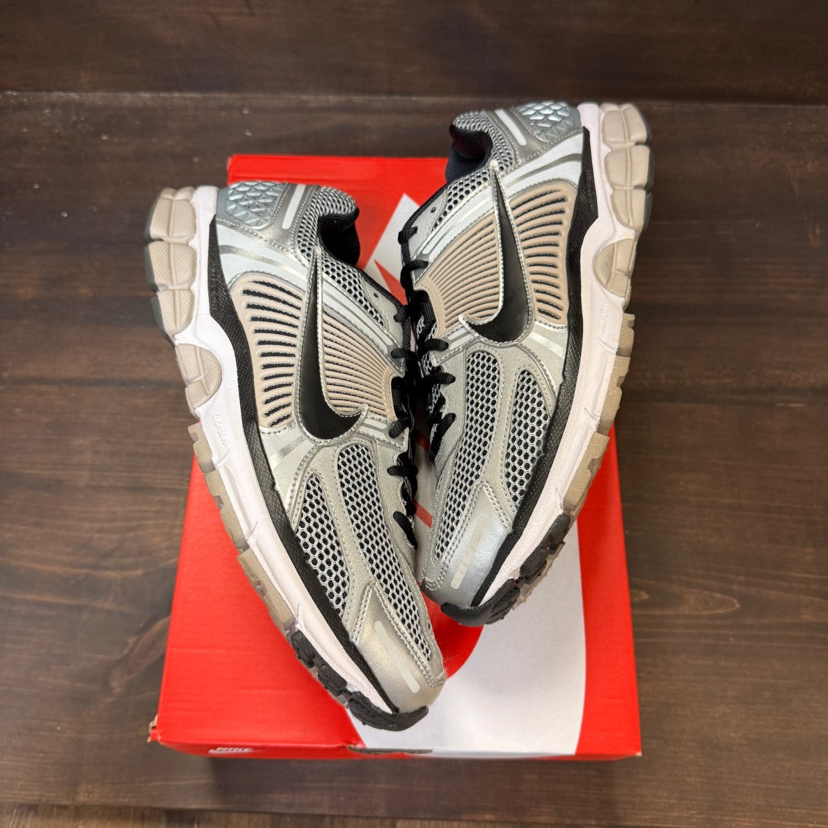 Nike Zoom Vomero 5 Metallic Silver College Grey Size 11 (Pre-Owned)