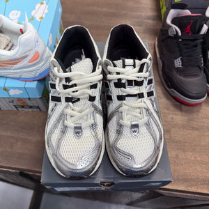 New Balance 1906R Silver Black Size 9.5 (Pre-Owned) - Image 2