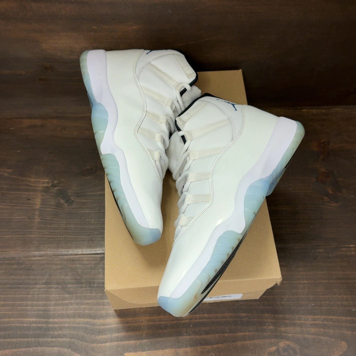 Jordan 11 Retro Legend Blue (2024) Size 11 (Pre-Owned) - Image 2