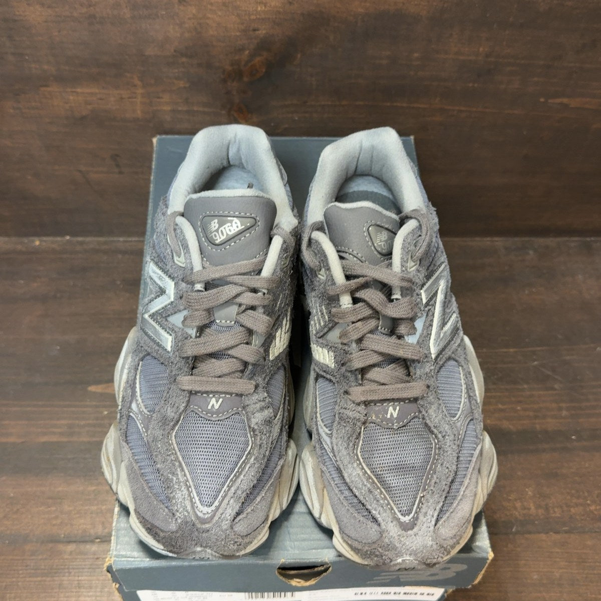 New Balance 9060 Magnet Size 5.5 (Pre-Owned) - tag