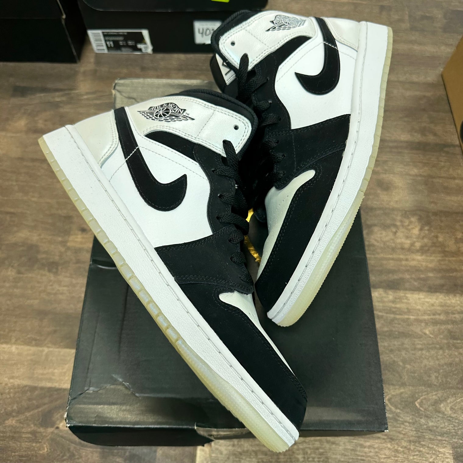 Diamond Short Jordan 1 Mid Used Sneakers (USED)