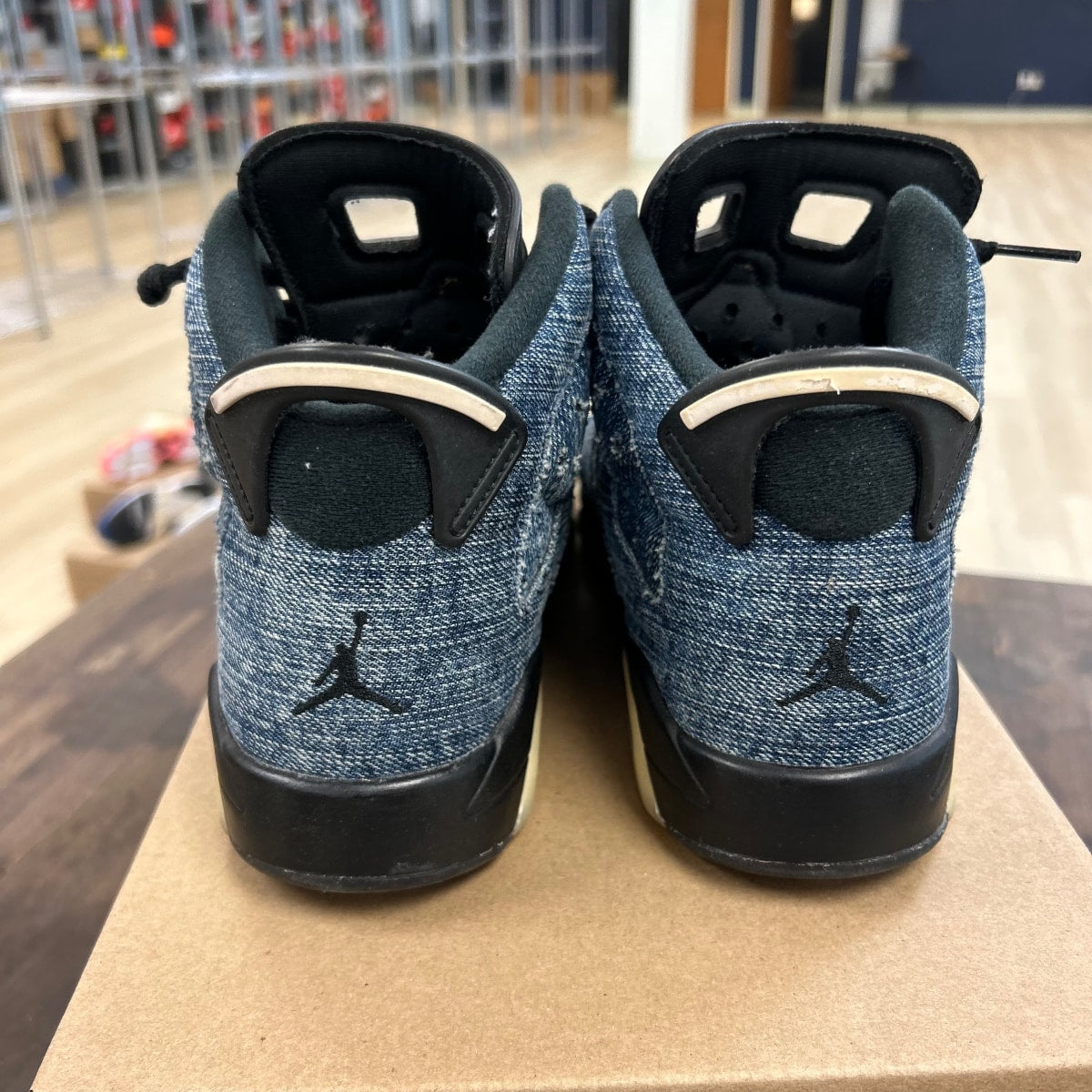 Jordan 6 Retro Washed Denim (GS) Size 6.5Y (Pre-Owned) - Image 4