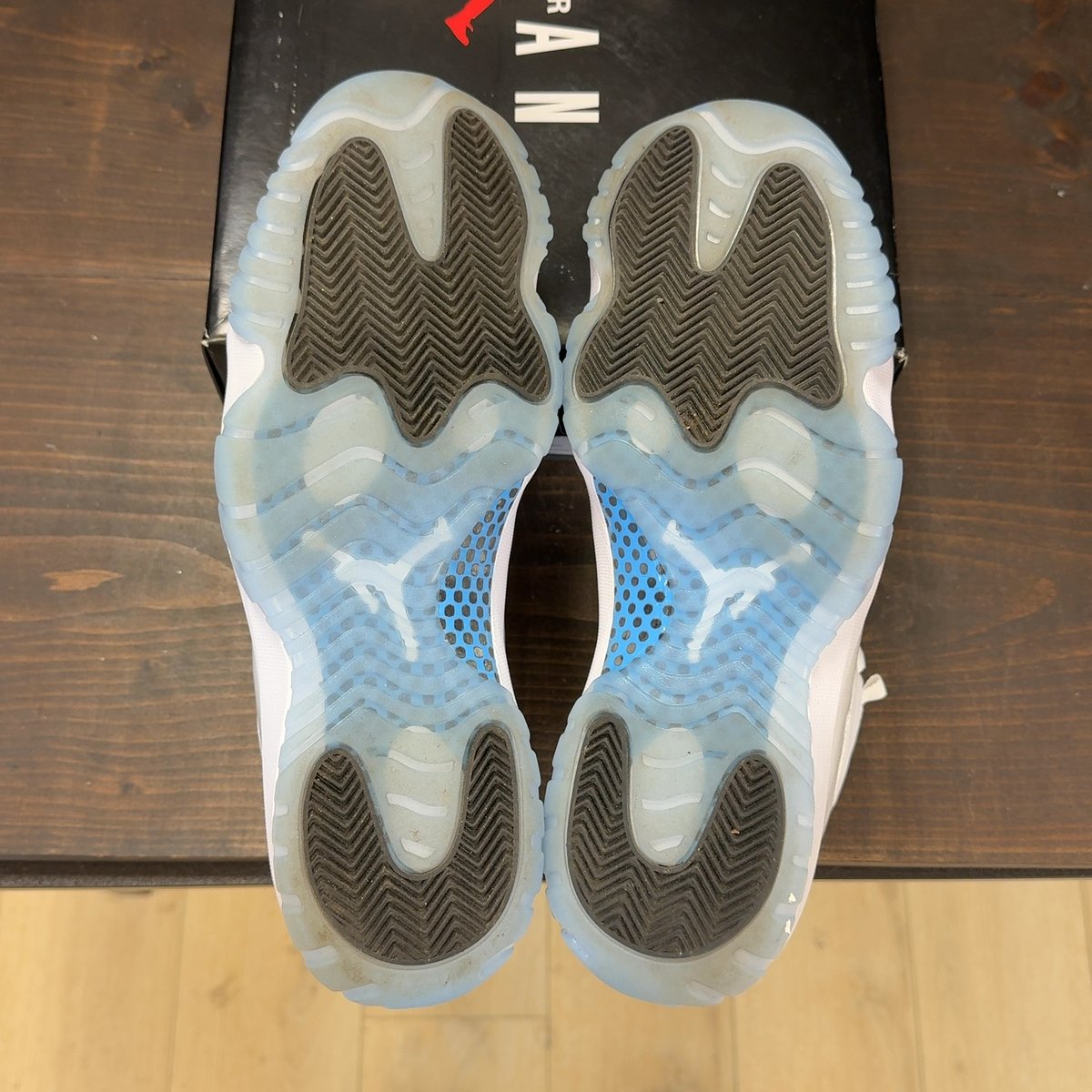 Jordan 11 Retro Legend Blue (2024) Size 12 (Pre-Owned) - aux