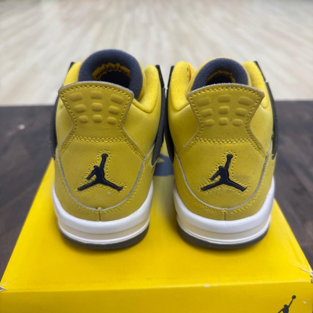 Jordan 4 Retro Lightning (2021) (GS) - Image 4